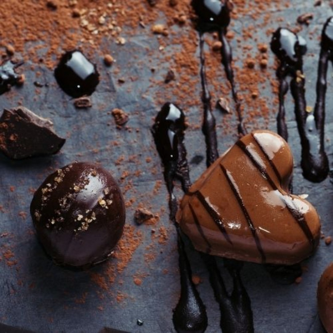 Čokoládové bonbony s oříšky a jedlými květy DIY pro děti